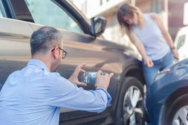 Professional Full Coverage Car Insurance technician working in Oakland Park, FL